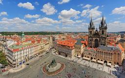 Place de la vieille ville à Prague. Source : http://data.abuledu.org/URI/59dd8405-place-de-la-vieille-ville-a-prague