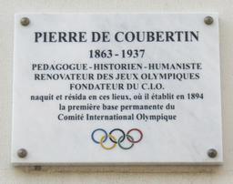 Plaque commémorative de Pierre de Coubertin. Source : http://data.abuledu.org/URI/511571c5-plaque-commemorative-de-pierre-de-coubertin