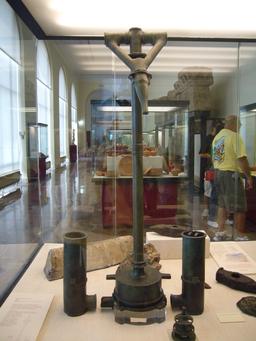 Pompe hydraulique romaine. Source : http://data.abuledu.org/URI/52488284-pompe-hydraulique-romaine