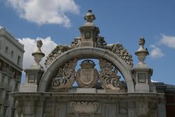 Porte de Philippe IV à Madrid. Source : http://data.abuledu.org/URI/573d6e94-porte-de-philippe-iv-a-madrid