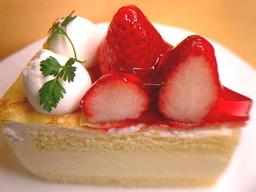 Portion de gâteau à la fraise. Source : http://data.abuledu.org/URI/534baac8-portion-de-gateau-a-la-fraise