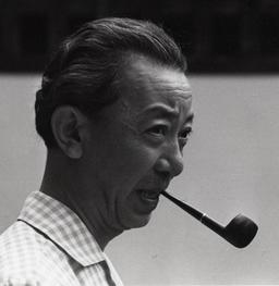Portrait du poète japonais KansukeYamamoto. Source : http://data.abuledu.org/URI/53adf21d-portrait-du-poete-japonais-kansukeyamamoto