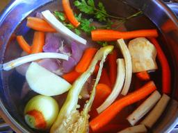 Préparation d'un bouillon de légumes. Source : http://data.abuledu.org/URI/5218a7b0-preparation-d-un-bouillon-de-legumes