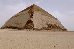 Pyramide Saqqara. Source : http://data.abuledu.org/URI/54d8de7a-pyramide-saqqara
