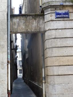 Ruelle médiévale à Bordeaux. Source : http://data.abuledu.org/URI/59075b2e-ruelle-medievale-a-bordeaux