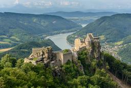 Ruines du château d'Aggstein en Autriche. Source : http://data.abuledu.org/URI/5652b7e3-ruines-du-chateau-d-aggstein-en-autriche