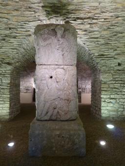 Salle gallo-romaine au musée archéologique de Dijon. Source : http://data.abuledu.org/URI/5820cdf1-salle-gallo-romaine-au-musee-archeologique-de-dijon