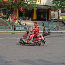 Scooter chinois. Source : http://data.abuledu.org/URI/58e6b9f5-scooter-chinois