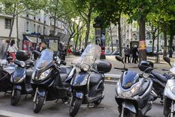 Scooters parisiens. Source : http://data.abuledu.org/URI/58e6b66b-scooters-parisiens