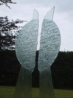 Sculpture en verre. Source : http://data.abuledu.org/URI/52da6a41-sculpture-en-verre
