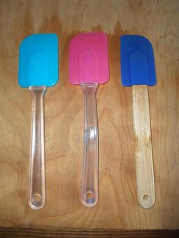 Spatules culinaires en silicone. Source : http://data.abuledu.org/URI/573dc213-spatules-culinaires-en-silicone
