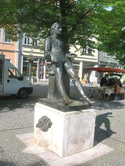 Statue de Bach à Thüringen. Source : http://data.abuledu.org/URI/53b5692e-statue-de-bach-a-thuringen