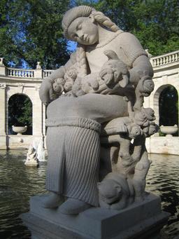Statue de la Belle au Bois Dormant. Source : http://data.abuledu.org/URI/5346f8c4-statue-de-la-belle-au-bois-dormant