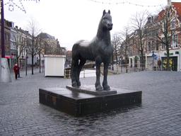Statue du cheval Frison à Leeuwarden. Source : http://data.abuledu.org/URI/554402ba-statue-du-cheval-frison-a-leeuwarden