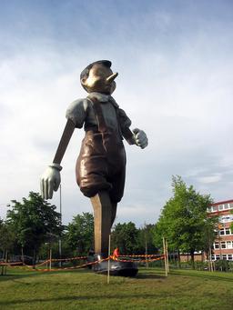 Statue monumentale de Pinocchio. Source : http://data.abuledu.org/URI/519e13fa-statue-monumentale-de-pinocchio
