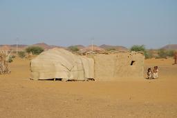Tente traditionnelle de Beja. Source : http://data.abuledu.org/URI/54998a51-tente-traditionnelle-de-beja-jpg
