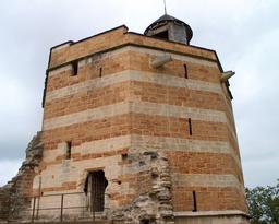 Tour octogonale du château de Trevoux. Source : http://data.abuledu.org/URI/517feecb-tour-octogonale-du-chateau-de-trevoux