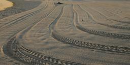 Traces sur le sable. Source : http://data.abuledu.org/URI/55bb660d-traces-sur-le-sable