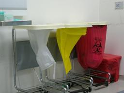 Tri des déchets médicaux en hôpital. Source : http://data.abuledu.org/URI/52056677-tri-des-dechets-medicaux-en-hopital