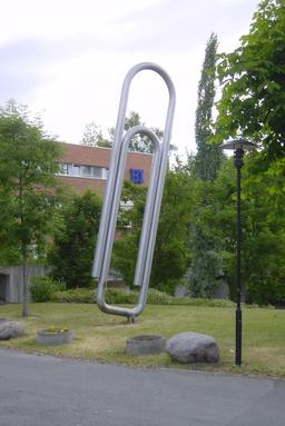 Trombone géant à Oslo. Source : http://data.abuledu.org/URI/53aee6c0-trombone-geant-a-oslo