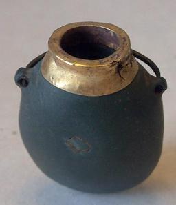 Vase égyptien. Source : http://data.abuledu.org/URI/52ea6016-vase-egyptien