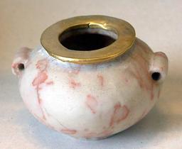 Vase miniature égyptien. Source : http://data.abuledu.org/URI/52ea296c-vase-miniature-egyptien