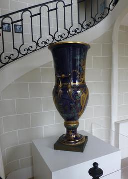Vases de la Manufacture de porcelaine de Sèvres. Source : http://data.abuledu.org/URI/585d4bae-vases-de-la-manufacture-de-porcelaine-de-sevres