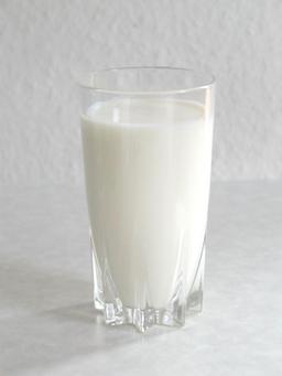 Verre de lait. Source : http://data.abuledu.org/URI/5097e156-verre-de-lait