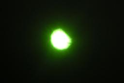 Vue d'éclipse solaire à travers un masque de soudeur. Source : http://data.abuledu.org/URI/550cc271-vue-d-eclipse-solaire-a-travers-un-masque-de-soudeur
