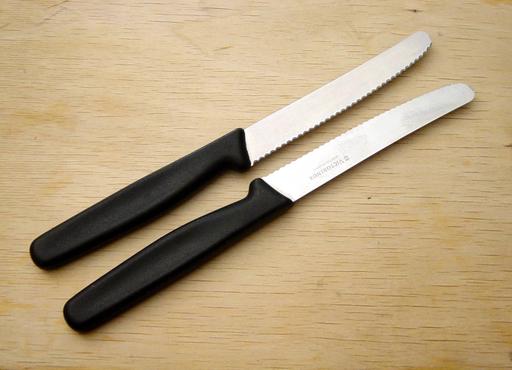 Deux couteaux de table